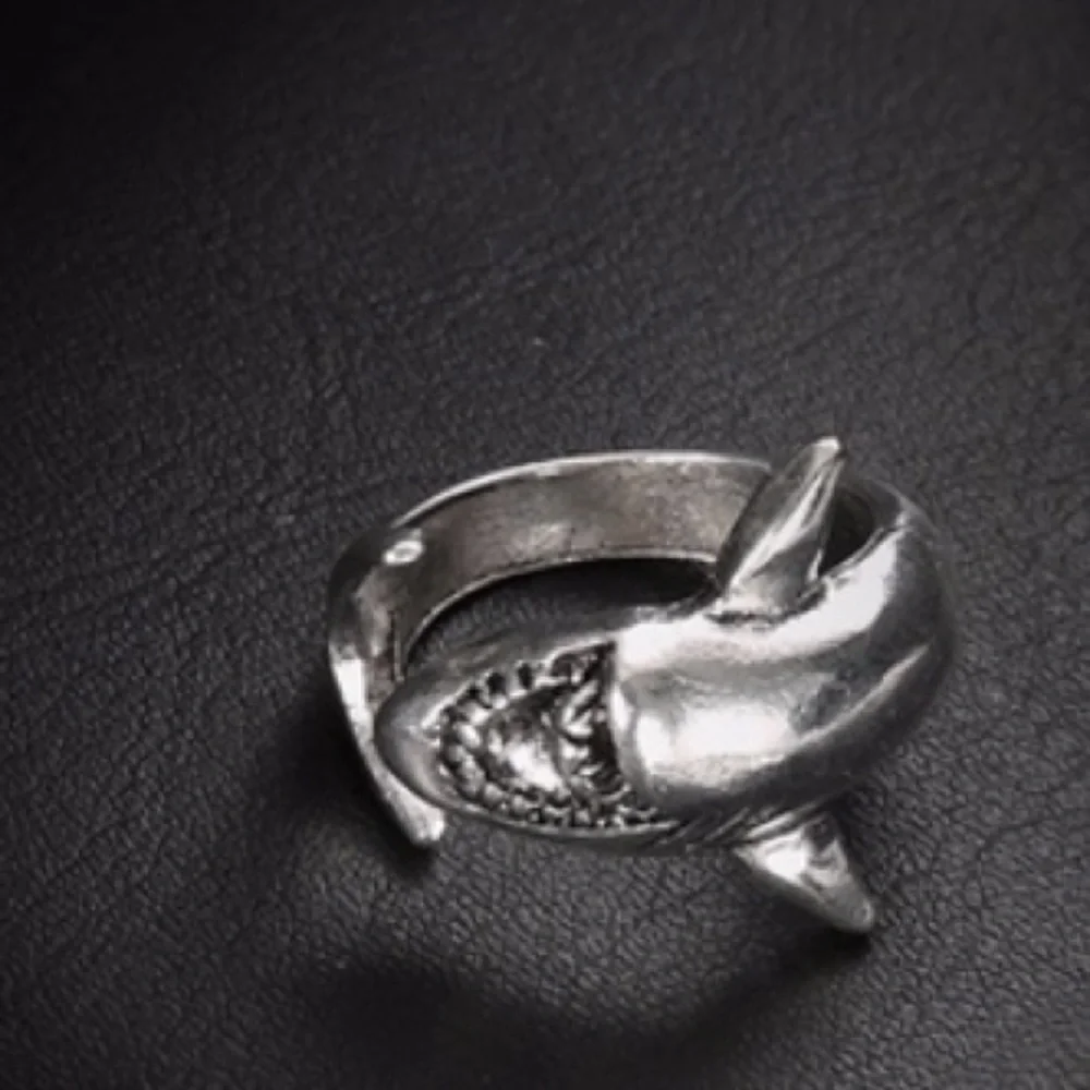 🔴 Great White Shark Ring